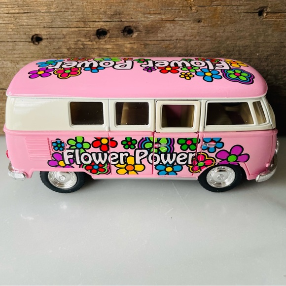 1962 VW Classical Bus Model Car•1/32•NWT•Pink~Cream VW Bus•Rear + Side Door Open - Picture 3 of 13